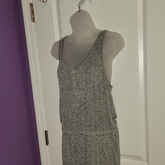 Old Navy Gray Jumpsuit with Scoop Neckline and Tapered Legs - Picture 5 of 9
